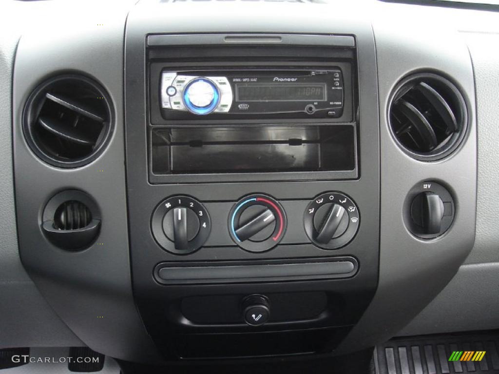2008 Ford F150 XL Regular Cab 4x4 Controls Photo #38735852