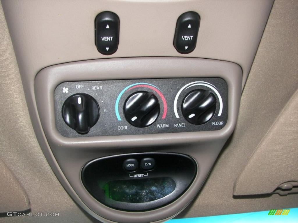 2003 Ford Excursion Limited 4x4 Controls Photo #38736489