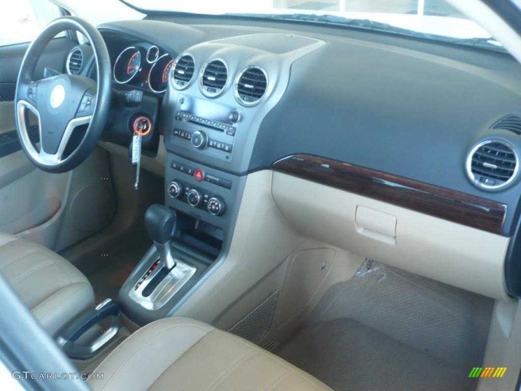 2010 Saturn VUE XR V6 AWD Tan Dashboard Photo #38739303