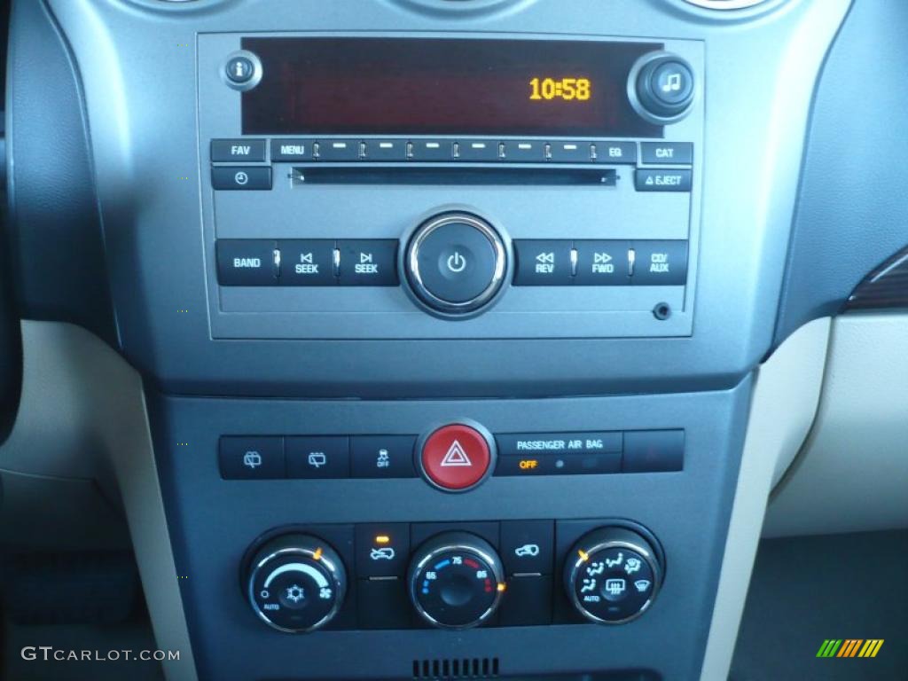 2010 Saturn VUE XR V6 AWD Controls Photo #38740304