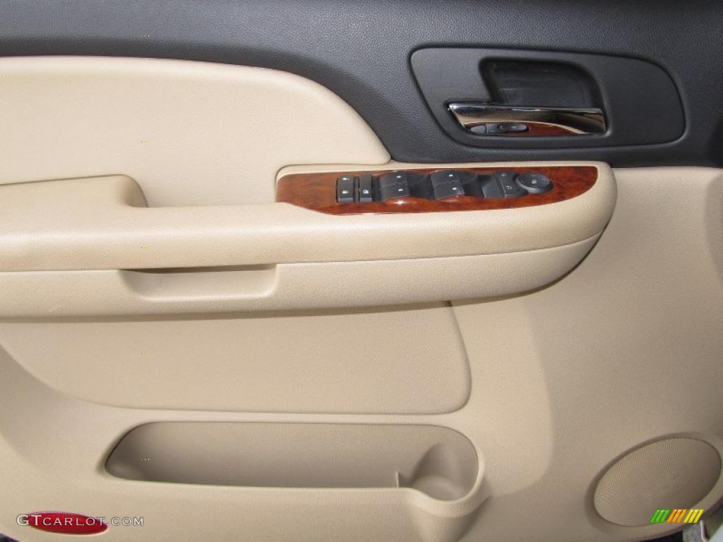 2007 Chevrolet Suburban 1500 LT Light Cashmere/Ebony Door Panel Photo #38741868