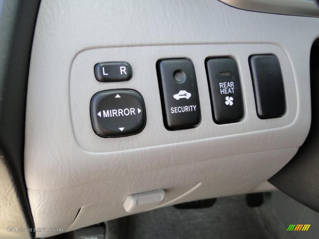 2004 Toyota Highlander Limited V6 Controls Photo #38742692