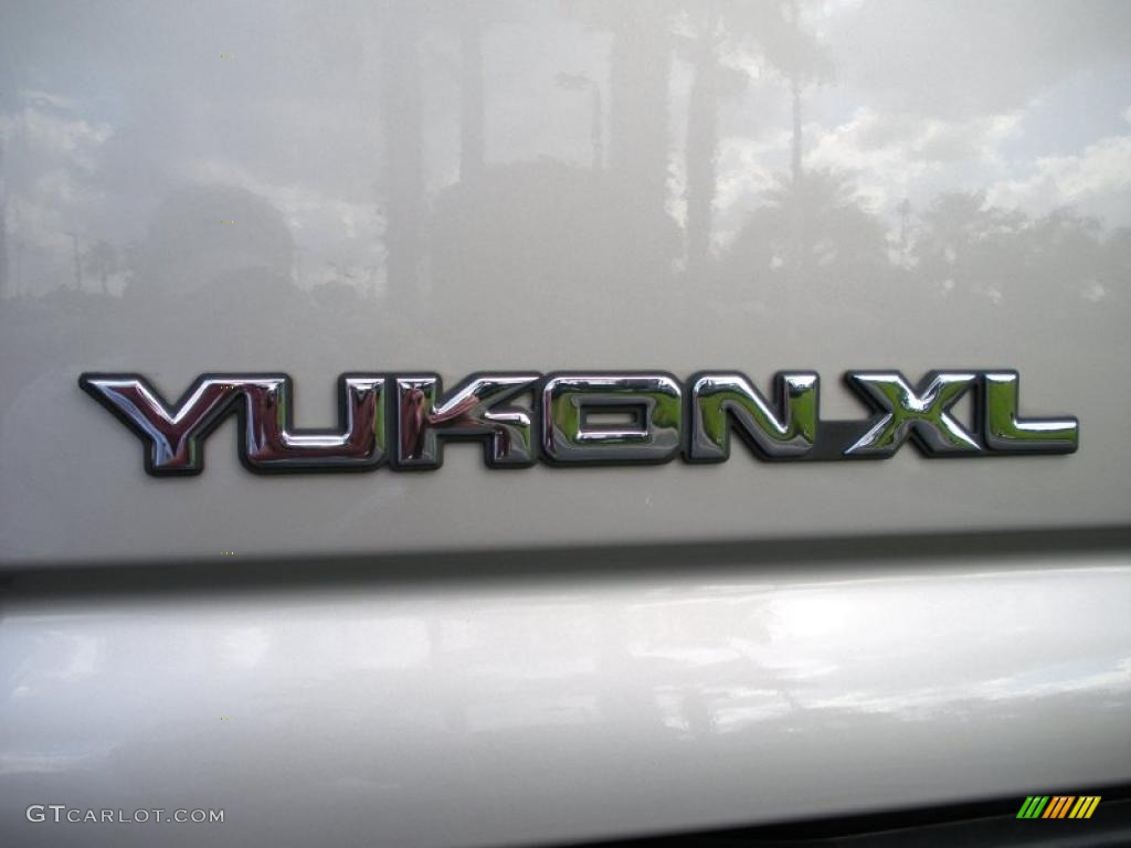 2004 GMC Yukon XL 1500 SLT Marks and Logos Photo #38743528