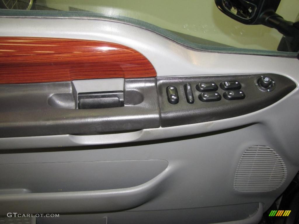 2006 Ford F350 Super Duty Lariat Crew Cab 4x4 Medium Flint Door Panel Photo #38750132