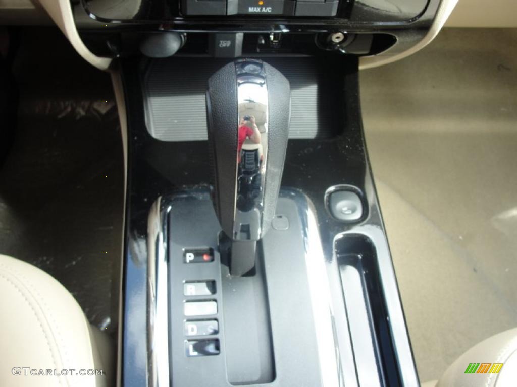 2011 Ford Escape Limited V6 6 Speed Automatic Transmission Photo #38750320