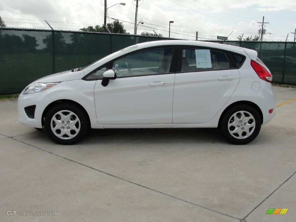 2011 Fiesta SE SFE Hatchback - Oxford White / Light Stone/Charcoal Black Cloth photo #6