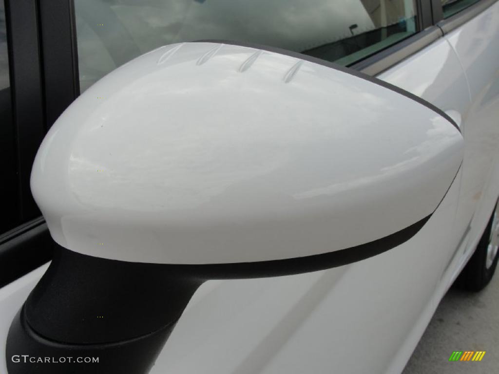 2011 Fiesta SE SFE Hatchback - Oxford White / Light Stone/Charcoal Black Cloth photo #11