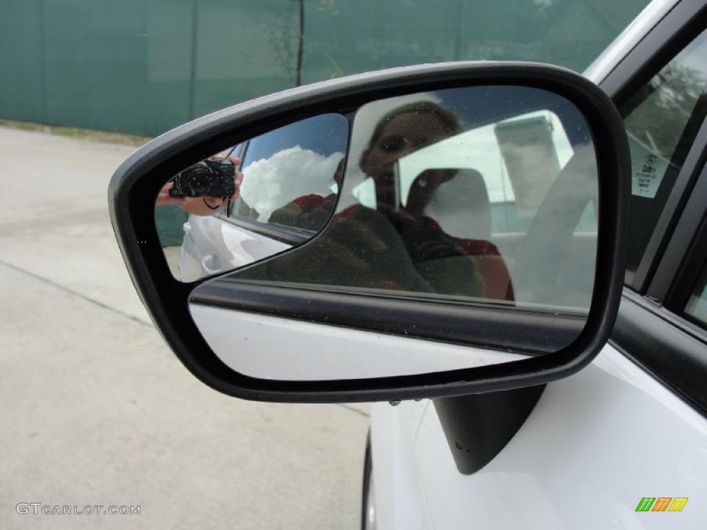 2011 Fiesta SE SFE Hatchback - Oxford White / Light Stone/Charcoal Black Cloth photo #12