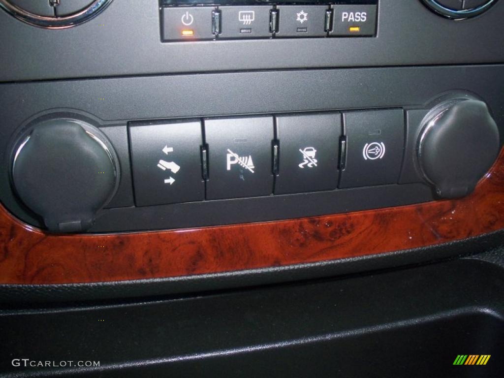 2011 Chevrolet Silverado 2500HD LTZ Crew Cab 4x4 Controls Photo #38754620