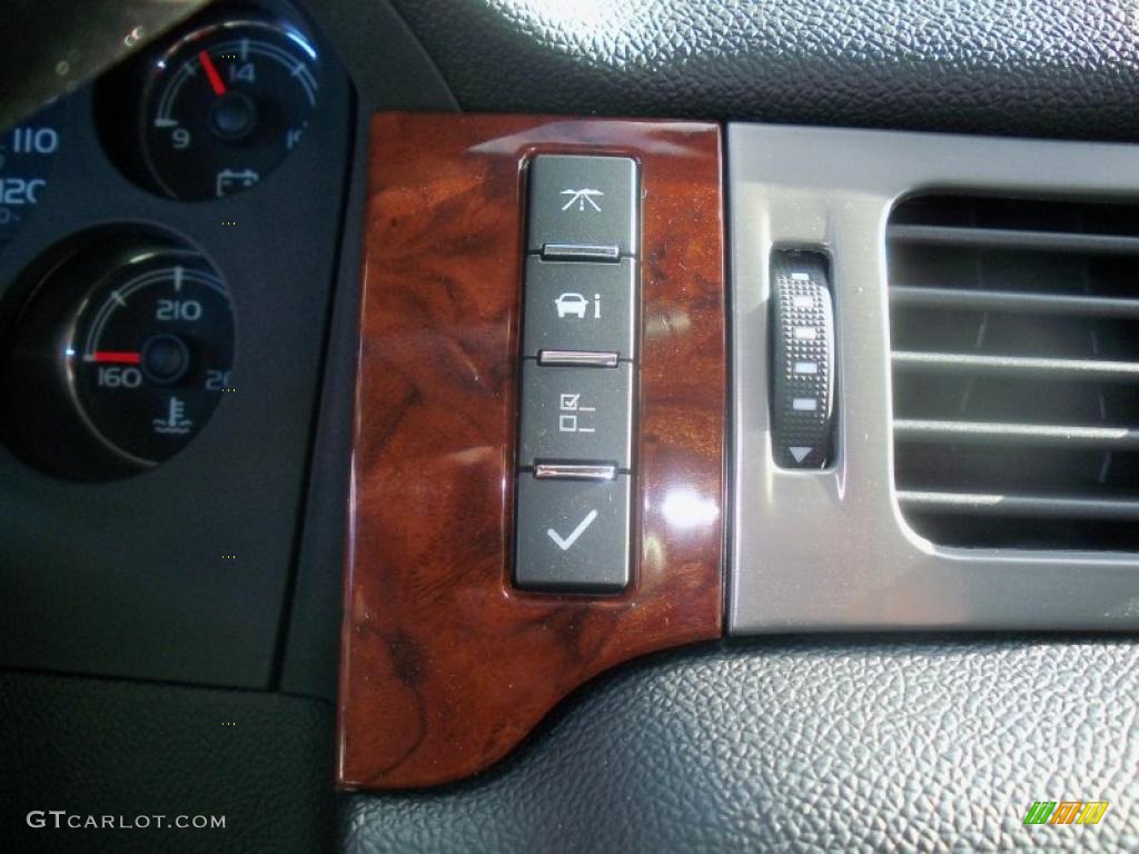 2011 Chevrolet Silverado 2500HD LTZ Crew Cab 4x4 Controls Photo #38754692