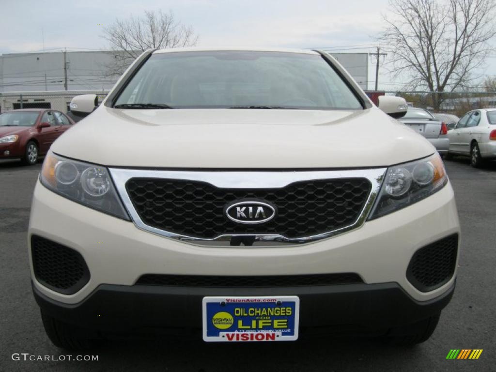 2011 Sorento LX AWD - Snow White Pearl / Beige photo #12