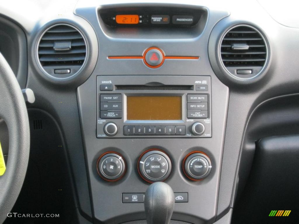 2010 Kia Rondo LX Controls Photo #38761018