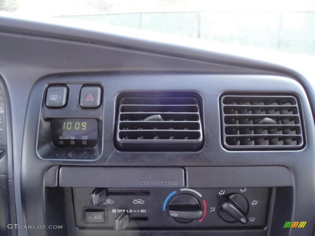 1998 Toyota 4Runner SR5 Controls Photo #38763048