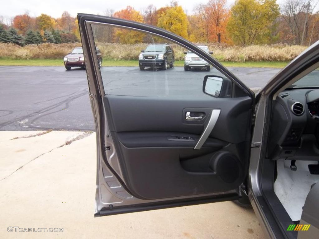 2011 Rogue S AWD - Platinum Graphite / Gray photo #24