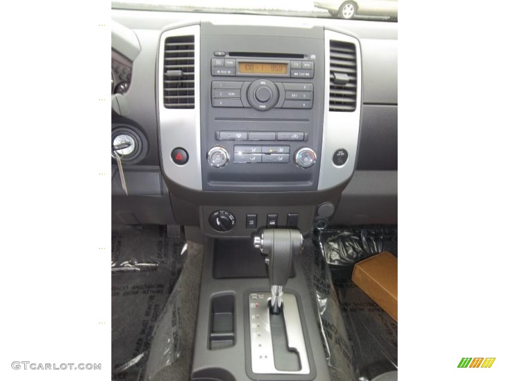 2011 Nissan Frontier SV V6 King Cab 4x4 Controls Photo #38766895