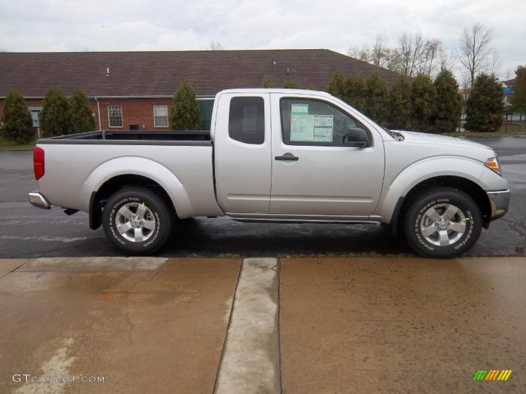 Radiant Silver Metallic 2011 Nissan Frontier SV V6 King Cab 4x4 Exterior Photo #38767023