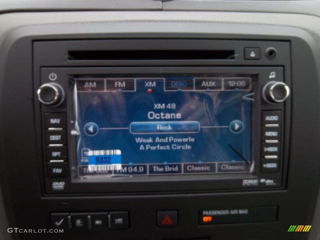2011 Buick Enclave CXL AWD Controls Photo #38767931