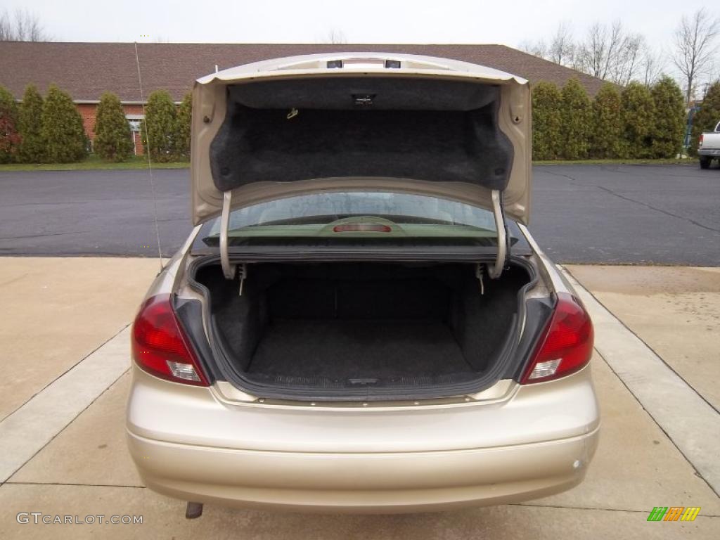 2001 Ford Taurus SES Trunk Photo #38769034