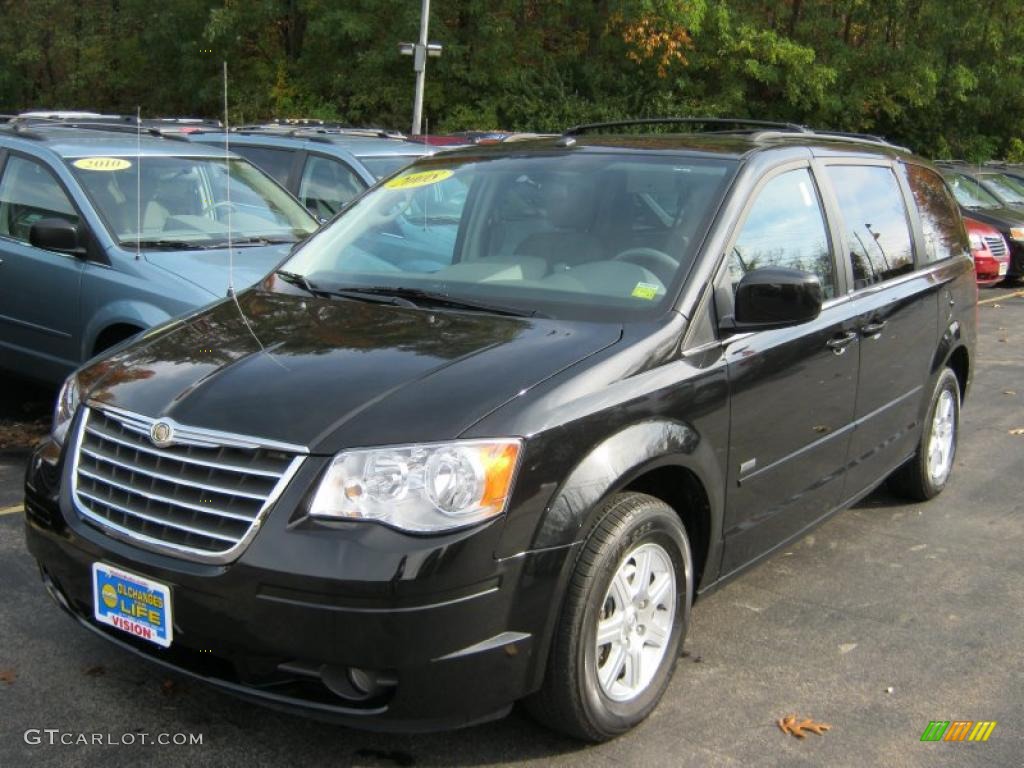 Brilliant Black Crystal Pearlcoat Chrysler Town & Country