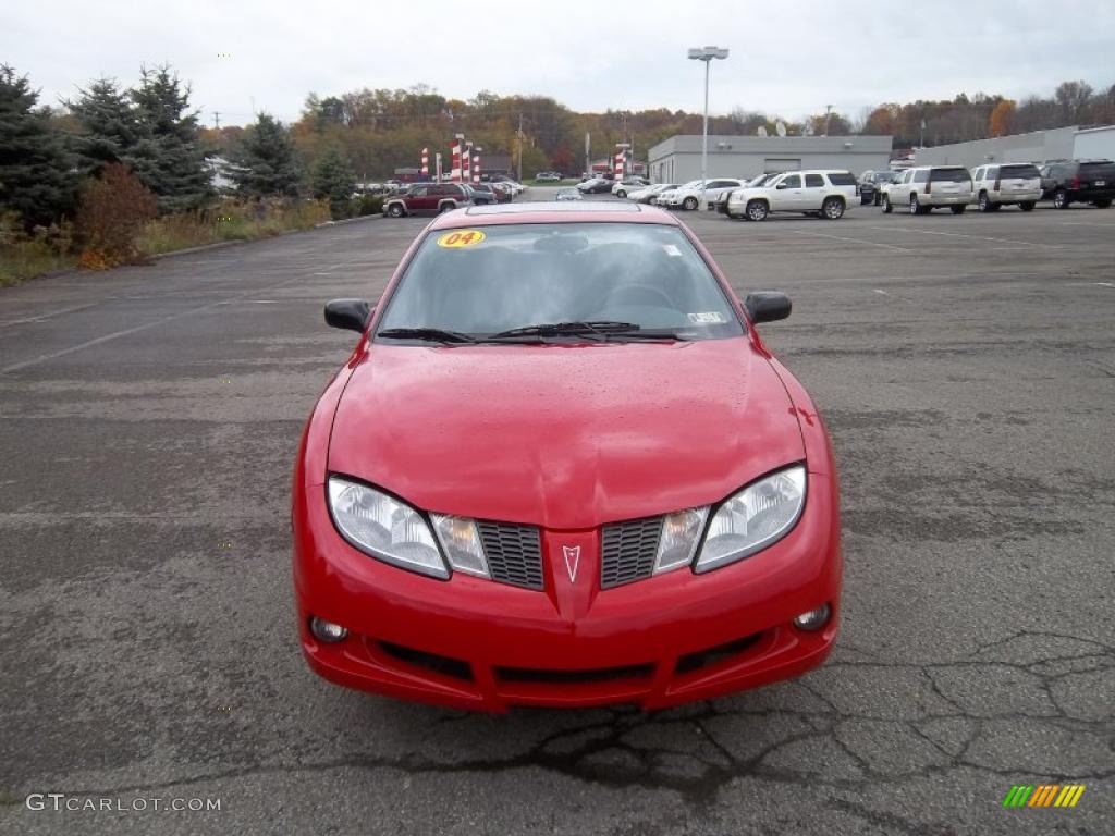 2004 Sunfire Coupe - Victory Red / Graphite photo #4