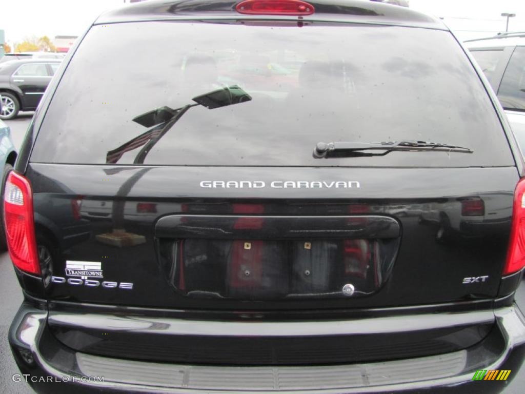 2006 Grand Caravan SXT - Brilliant Black Crystal Pearl / Medium Slate Gray photo #14