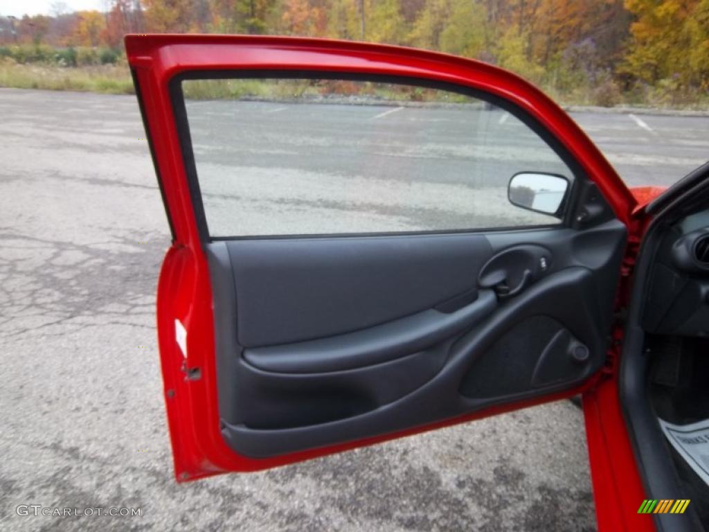 2004 Pontiac Sunfire Coupe Graphite Door Panel Photo #38770710