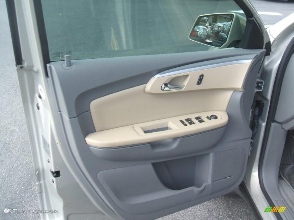 2011 Chevrolet Traverse LT Cashmere/Dark Gray Door Panel Photo #38771846