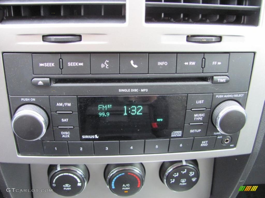 2010 Dodge Nitro SE 4x4 Controls Photo #38772558