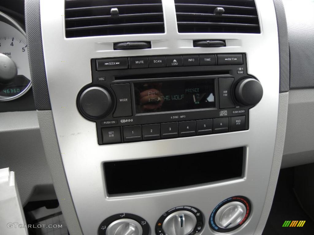 2007 Dodge Caliber SXT Controls Photo #38775823