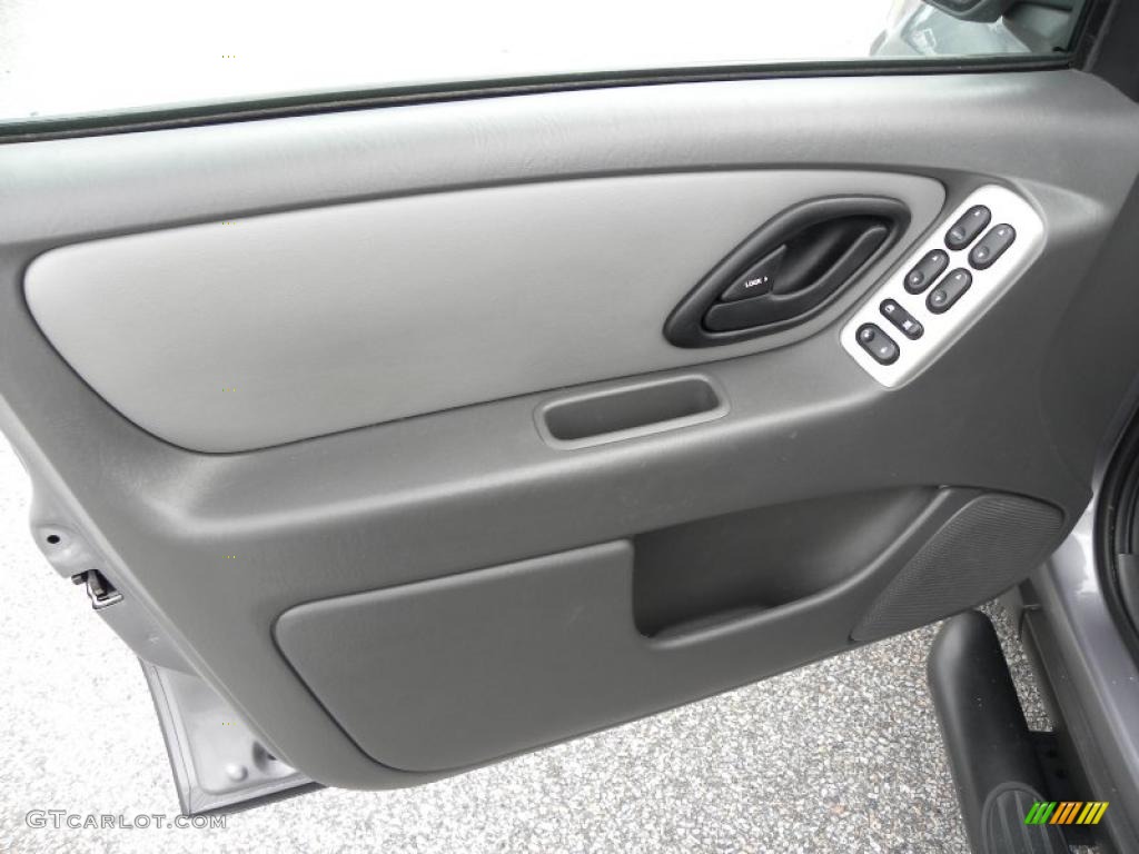 2007 Ford Escape XLT V6 Medium/Dark Flint Door Panel Photo #38776355