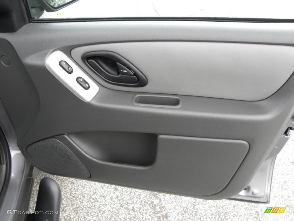 2007 Ford Escape XLT V6 Medium/Dark Flint Door Panel Photo #38776451