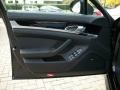 Black - Panamera 4 Photo No. 9