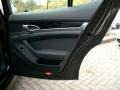 Black - Panamera 4 Photo No. 24