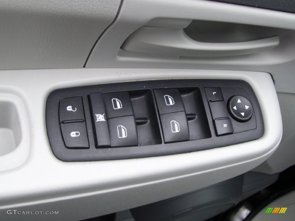 2008 Jeep Liberty Sport 4x4 Controls Photo #38778124