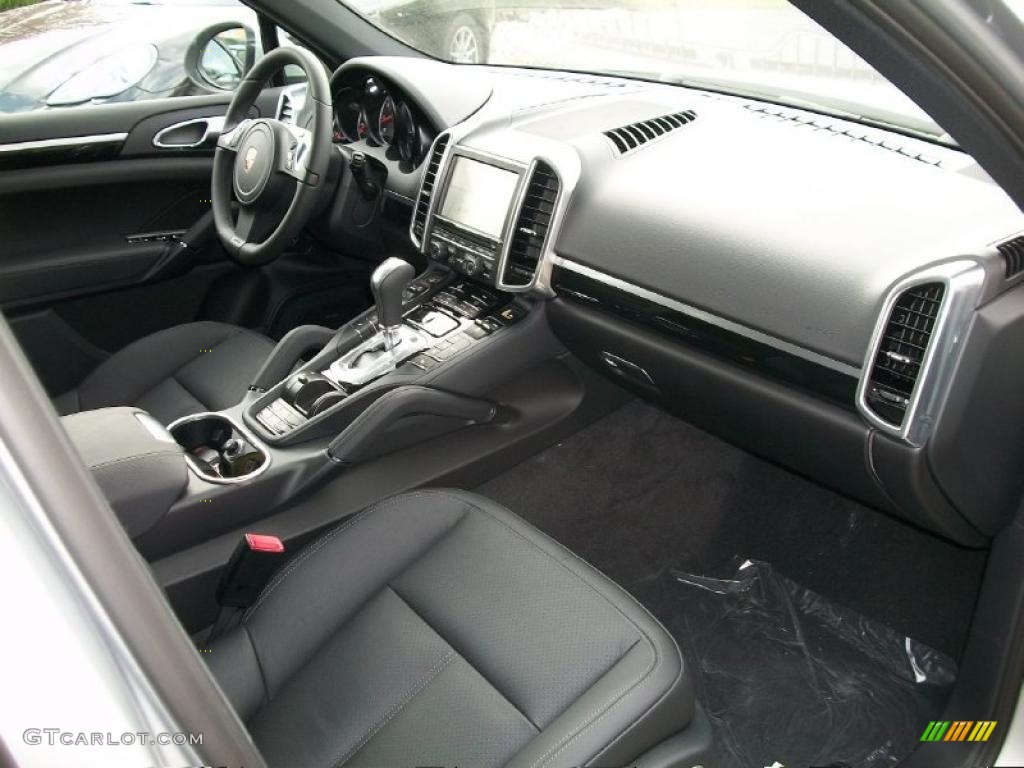 2011 Porsche Cayenne Standard Cayenne Model Black Dashboard Photo #38779468