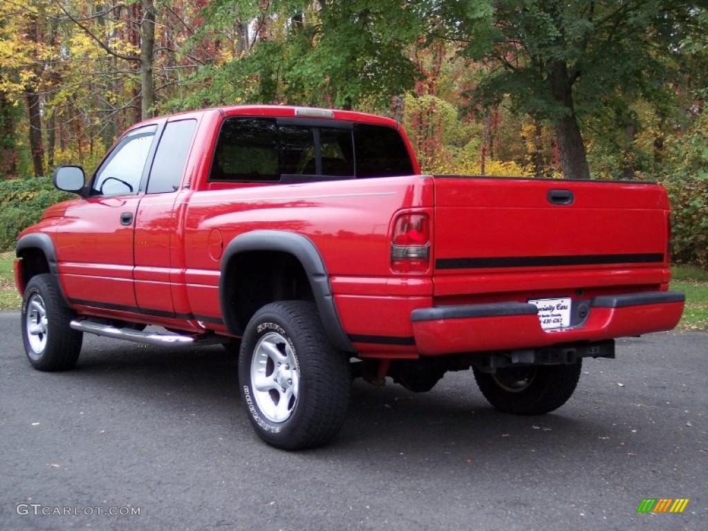 2001 Ram 1500 Sport Club Cab 4x4 - Flame Red / Mist Gray photo #7