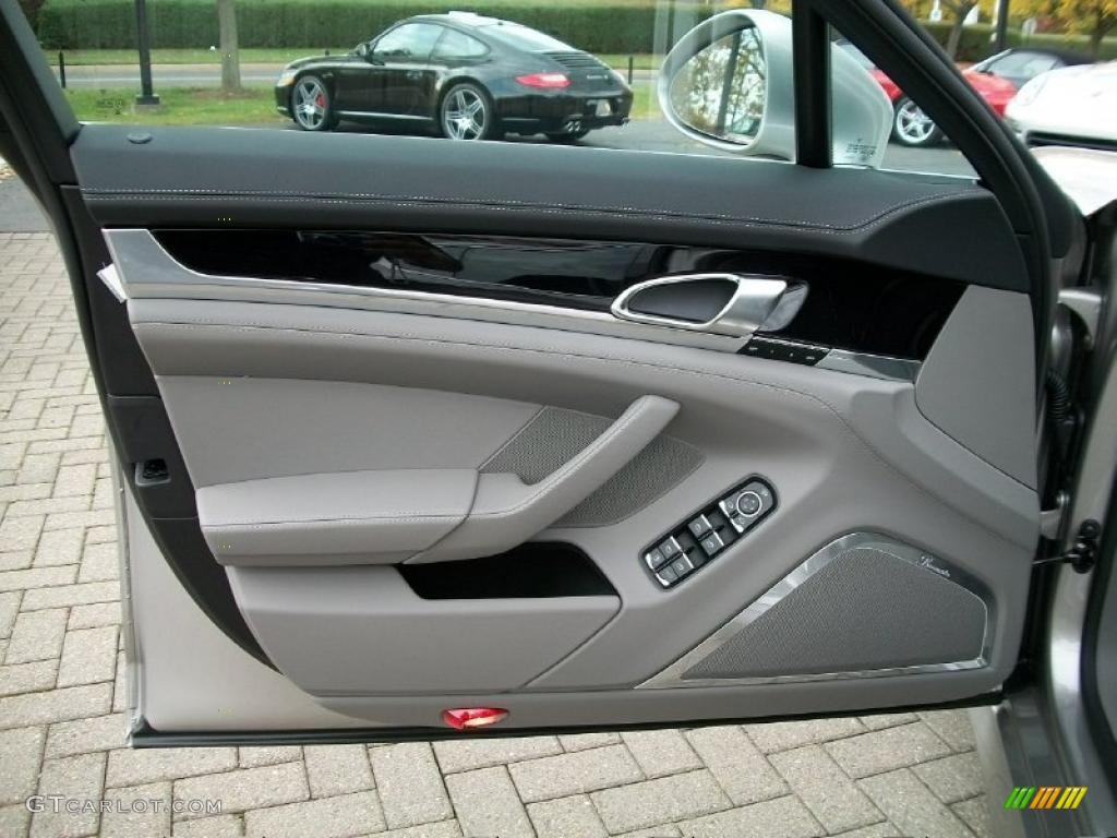 2011 Porsche Panamera 4S Platinum Grey Door Panel Photo #38779872