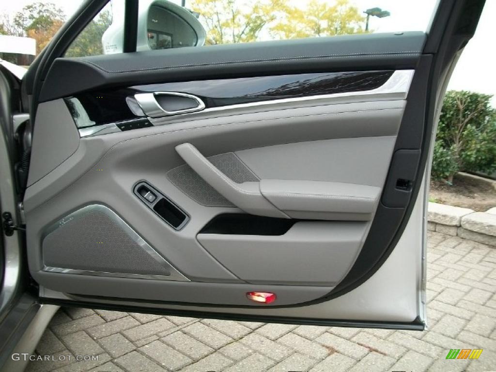2011 Porsche Panamera 4S Platinum Grey Door Panel Photo #38780104