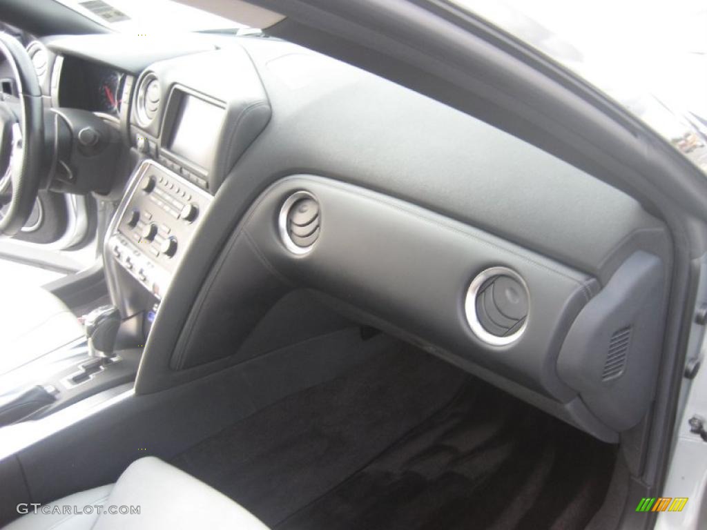2009 GT-R Premium - Super Silver Metallic / Gray photo #23