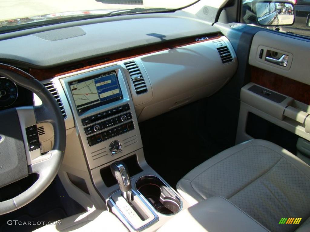 Medium Light Stone Interior 2009 Ford Flex Limited Photo #38783961