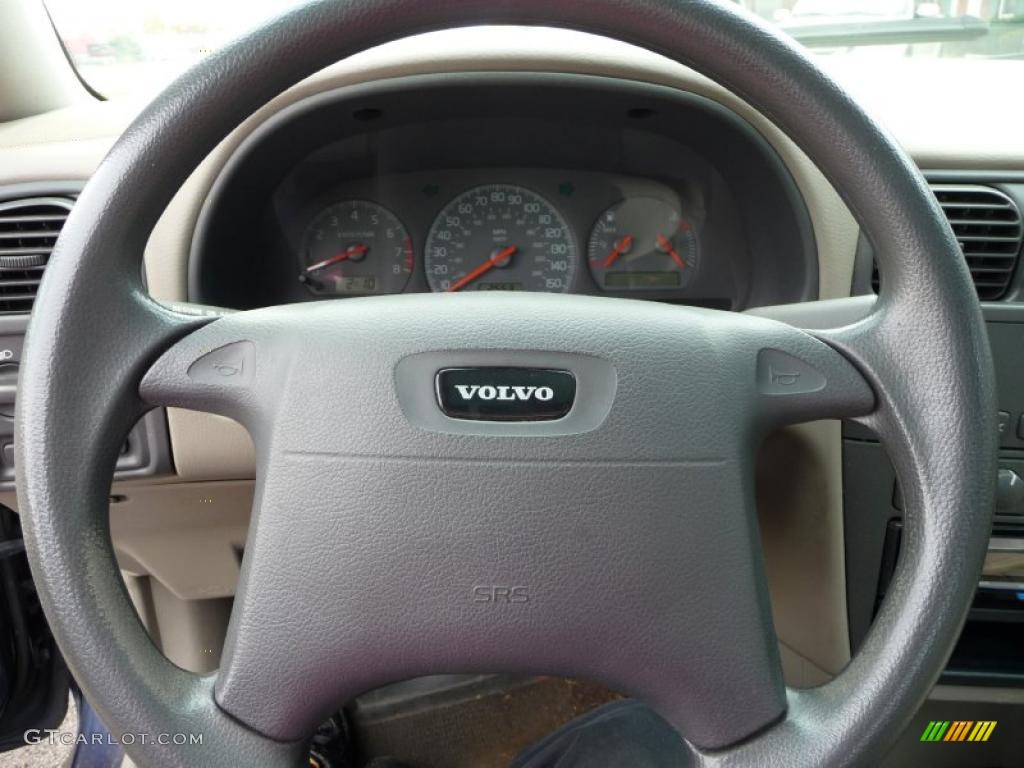 2002 Volvo S40 1.9T Taupe/Light Taupe Steering Wheel Photo #38784001
