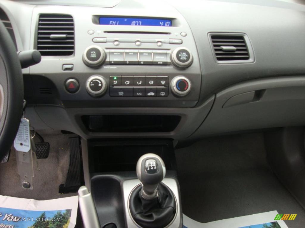 2006 Honda Civic LX Sedan Controls Photo #38786662