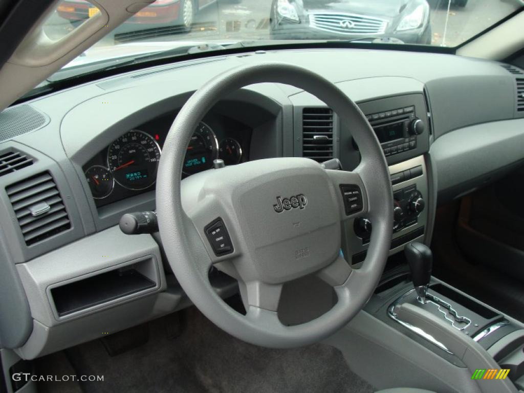2007 Jeep Grand Cherokee Laredo 4x4 Medium Slate Gray Steering Wheel Photo #38788742