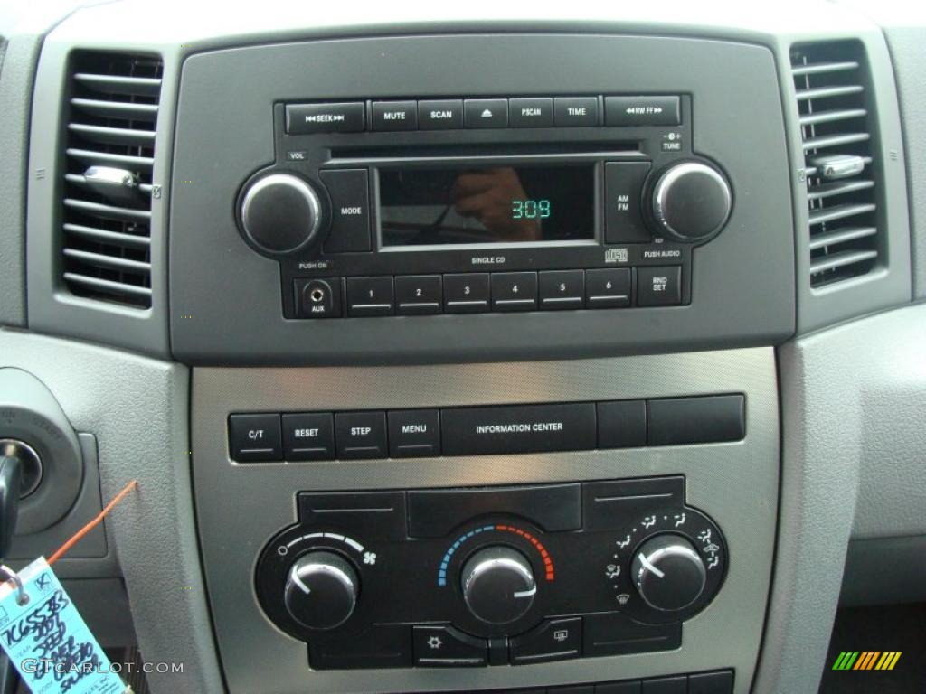 2007 Jeep Grand Cherokee Laredo 4x4 Controls Photo #38788778