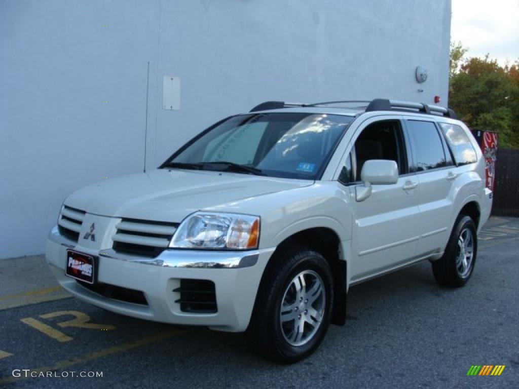 2004 Endeavor XLS AWD - Dover White Pearl / Charcoal Gray photo #1