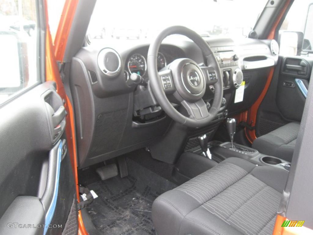 2011 Wrangler Sahara 4x4 - Mango Tango Pearl / Black photo #7