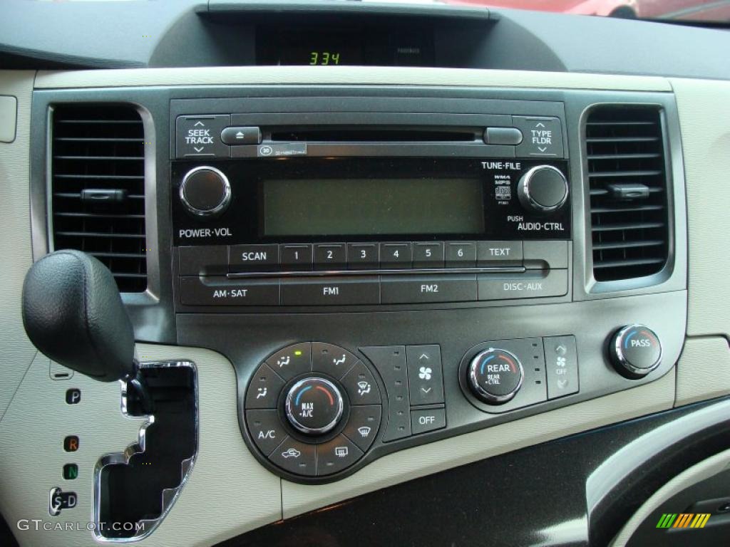 2011 Toyota Sienna V6 Controls Photo #38789598