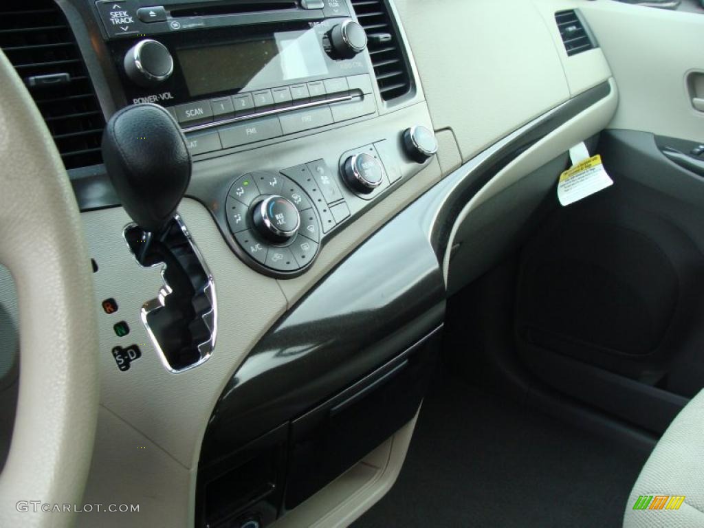 Bisque Interior 2011 Toyota Sienna V6 Photo #38789602