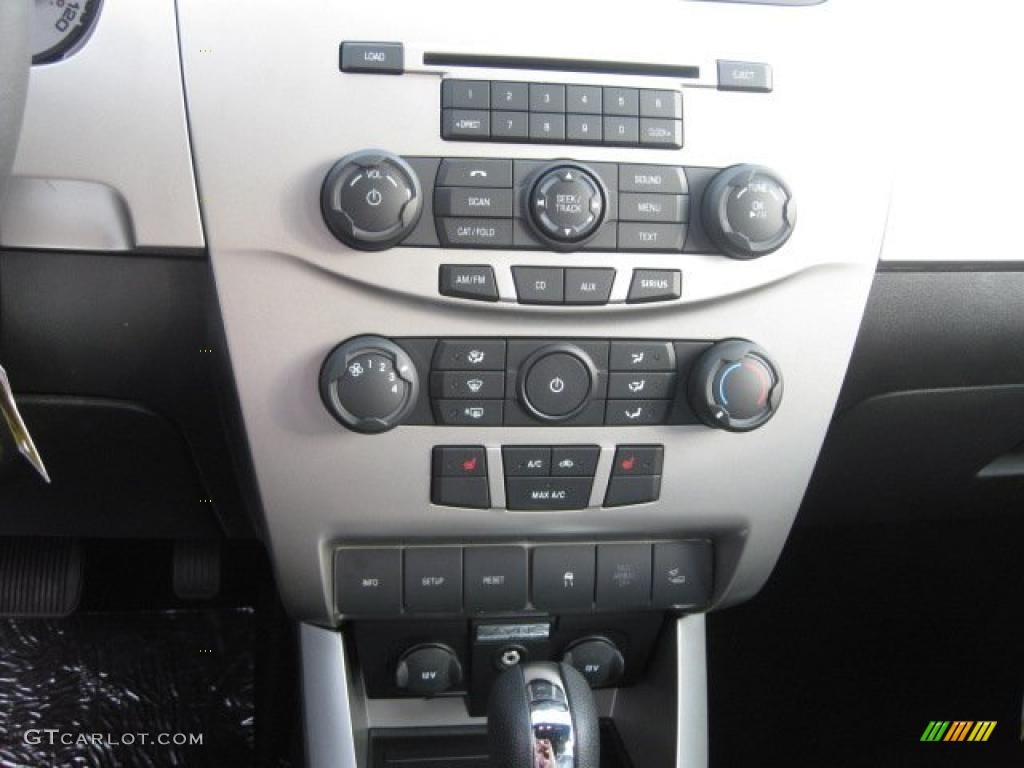 2011 Ford Focus SES Sedan Controls Photo #38789994