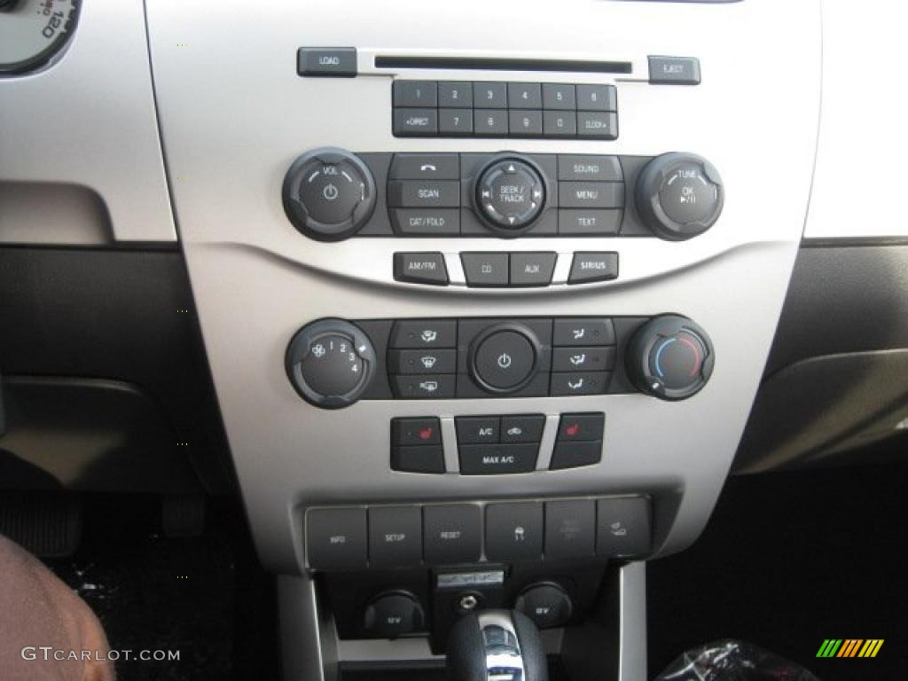 2011 Ford Focus SES Sedan Controls Photo #38790078